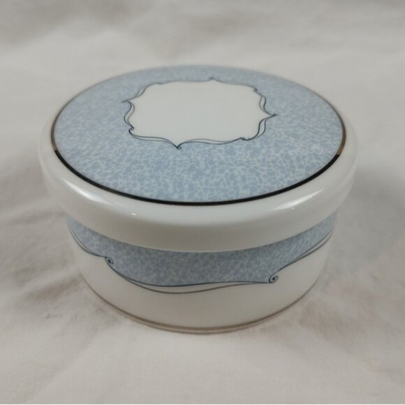 Wedgwood Venice Bone China Round Trinket Box - Picture 2 of 8